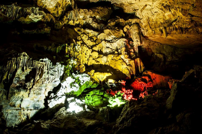 The magical beauty of the Thien Ha Cave in Ninh Binh