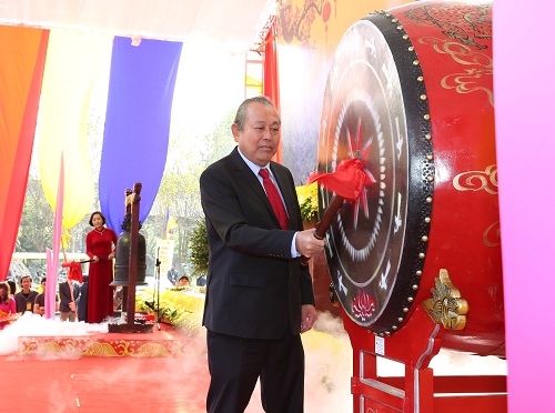 Phó Thủ tướng Trương Hòa Bình đánh trống khai hội chùa Bái Đính