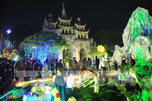Không khí giáng sinh tại nhà thờ đá Phát Diệm