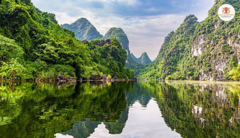 Ninh Binh is an ideal place to travel spring